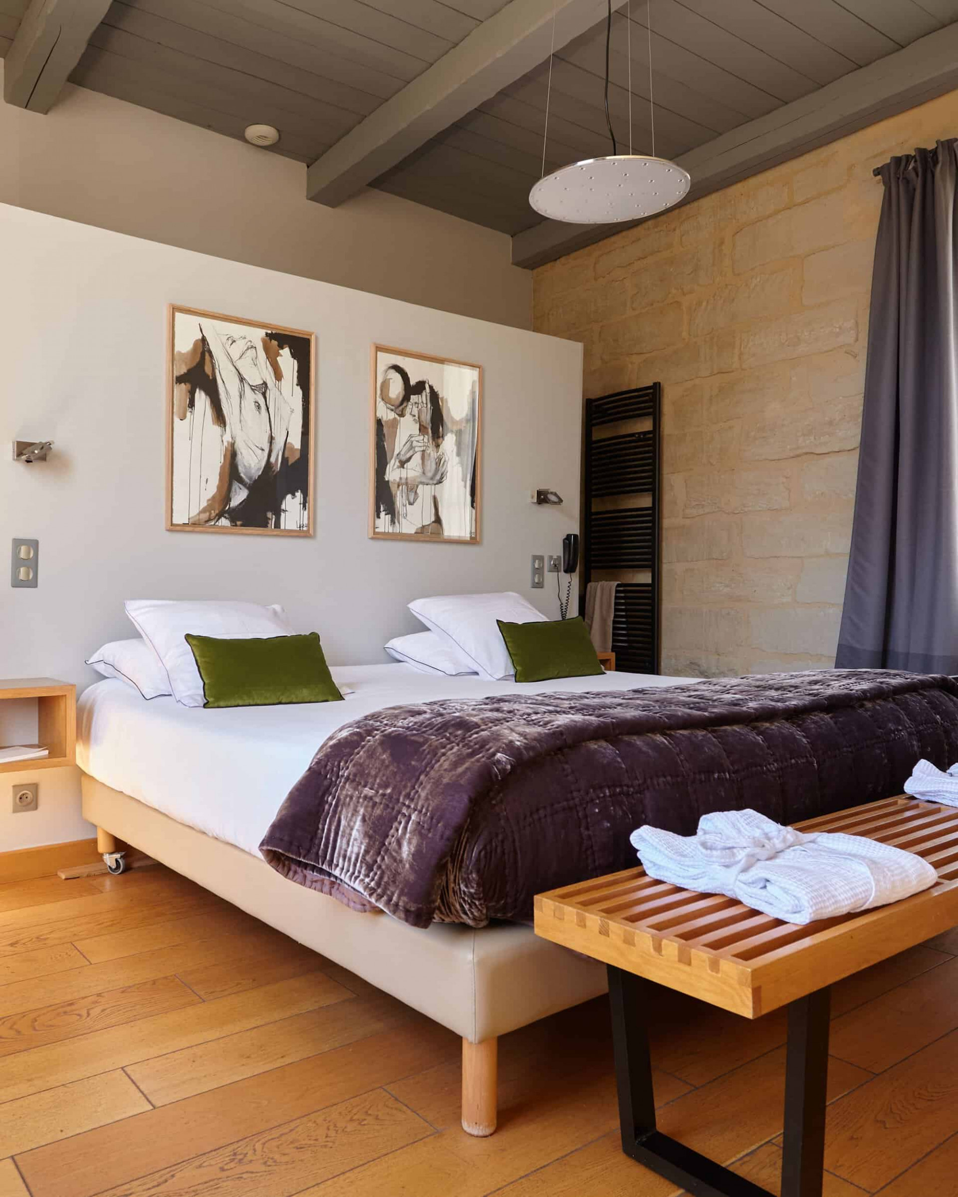 Purple and green tone hotel room at Boutique Hotel Entraigues
